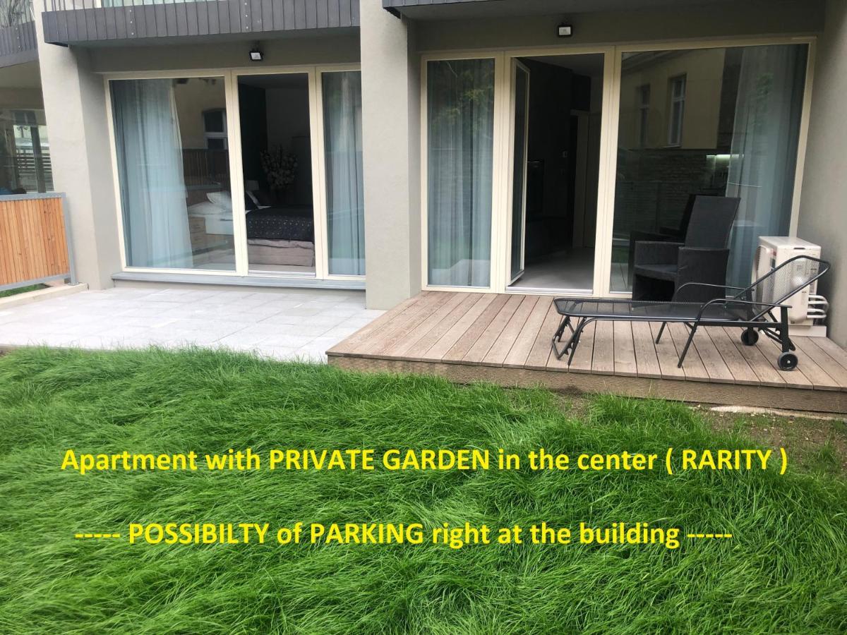 Luxury Apartment With Private Garden Прага Екстериор снимка