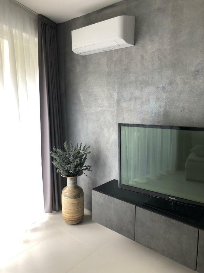 Luxury Apartment With Private Garden Прага Екстериор снимка