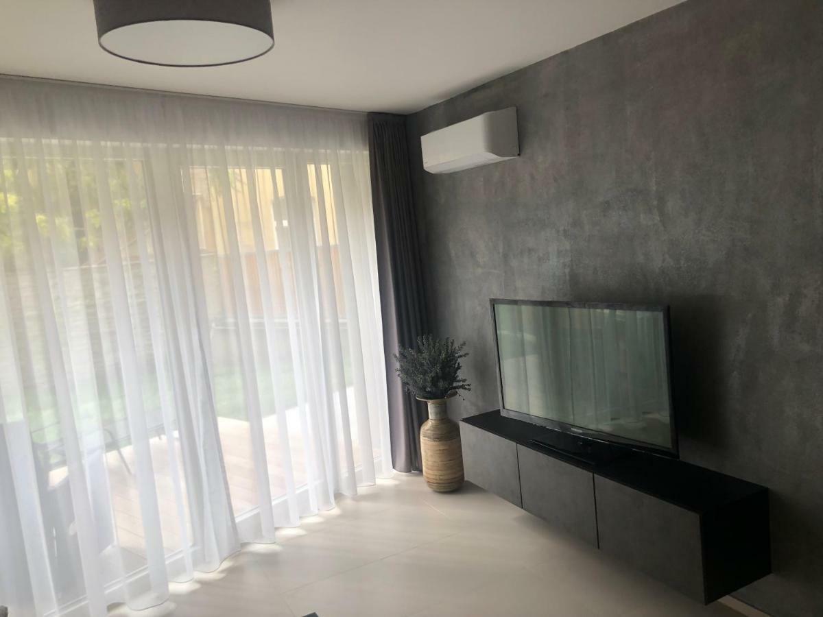 Luxury Apartment With Private Garden Прага Екстериор снимка