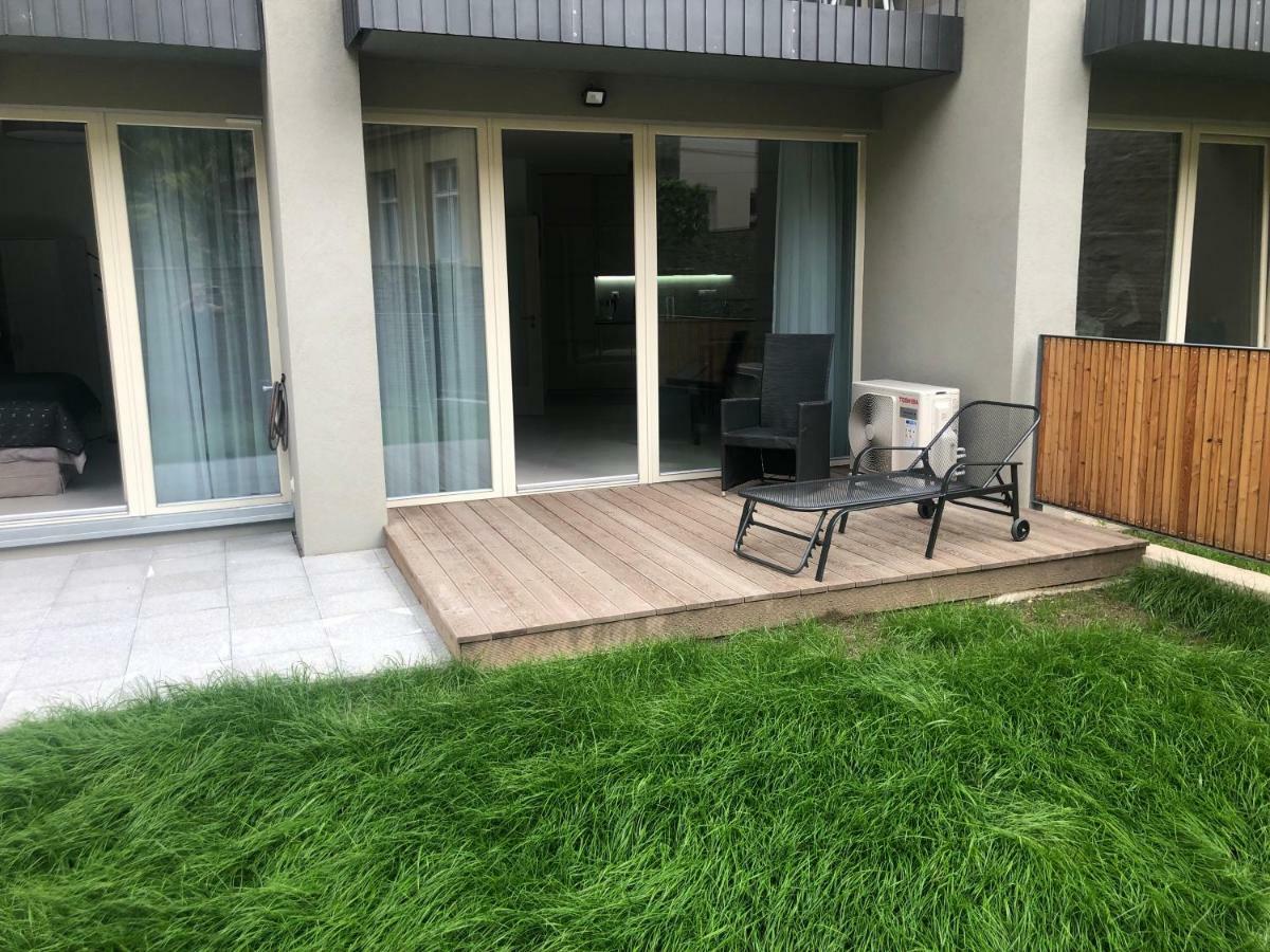 Luxury Apartment With Private Garden Прага Екстериор снимка