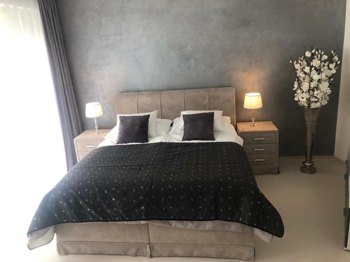 Luxury Apartment With Private Garden Прага Екстериор снимка