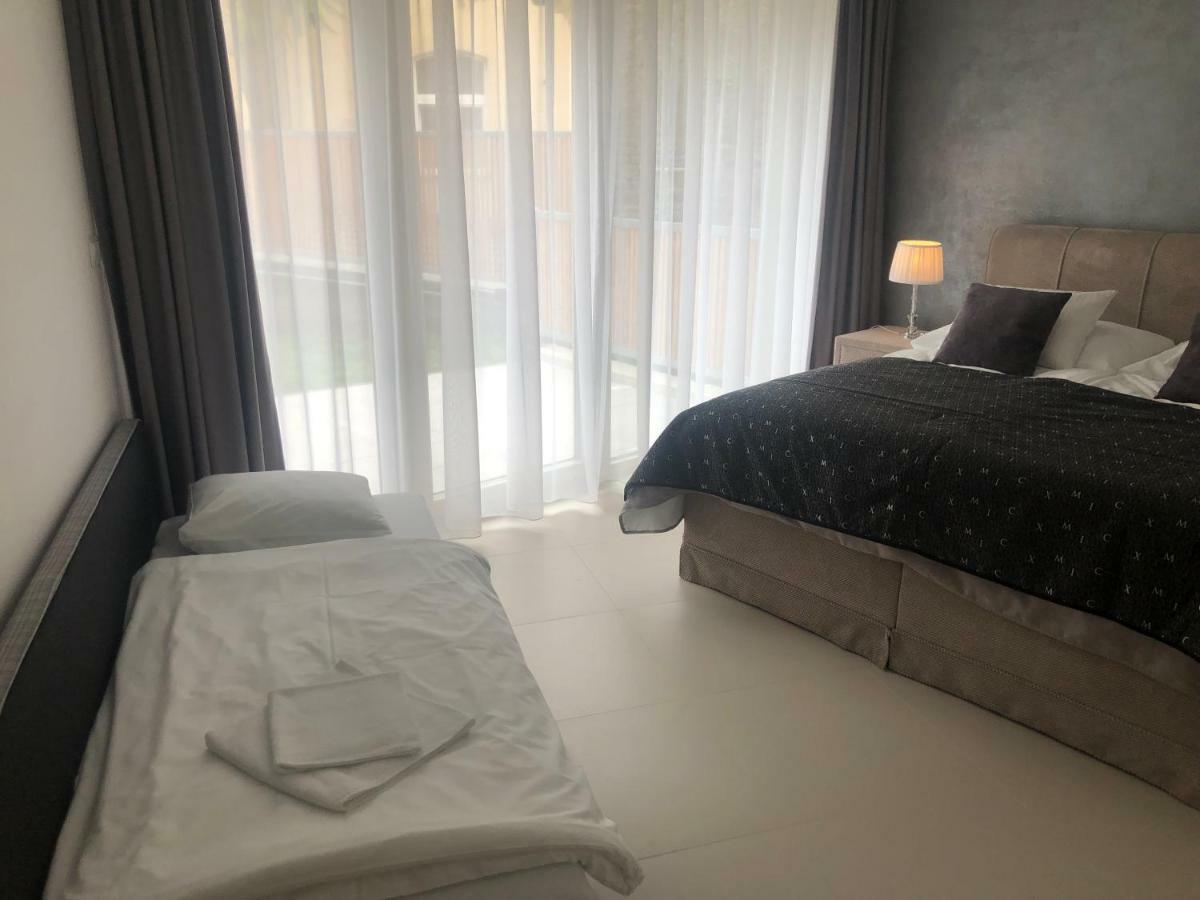 Luxury Apartment With Private Garden Прага Екстериор снимка